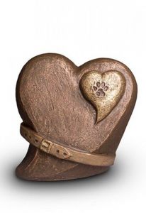 Pet urn 'Heart and belt'